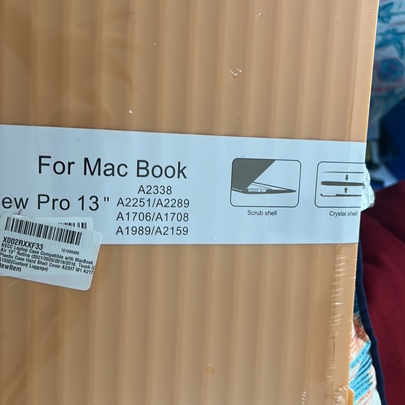 NWT Mac Book New Pro 13” hard shell cover - Picture 6 of 7